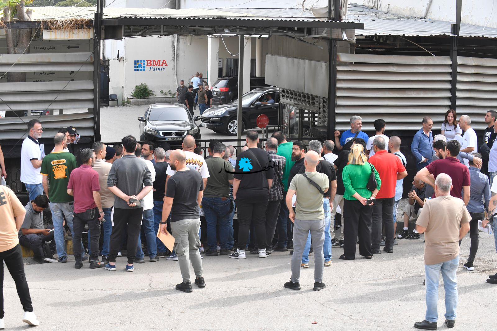 تراجع حركة إقامة الحواجز في بيروت وازدحام في مصلحة تسجيل السيارات (صور - فيديو)